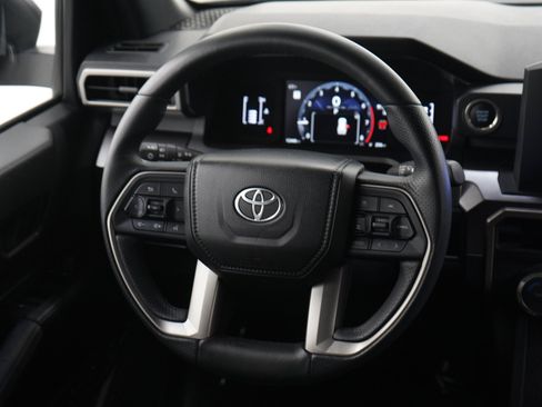 Used 2025 Toyota 4Runner SR5 AWD/4WD image 15