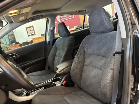 Used 2017 Honda Accord EX image 8