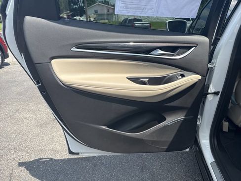 Used 2019 Buick Enclave Essence FWD image 13