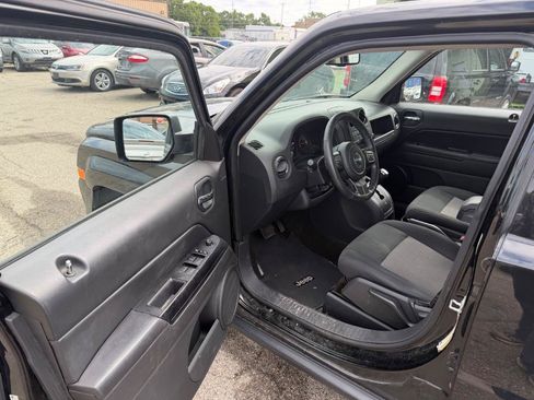 Used 2014 Jeep Patriot Latitude AWD/4WD image 14
