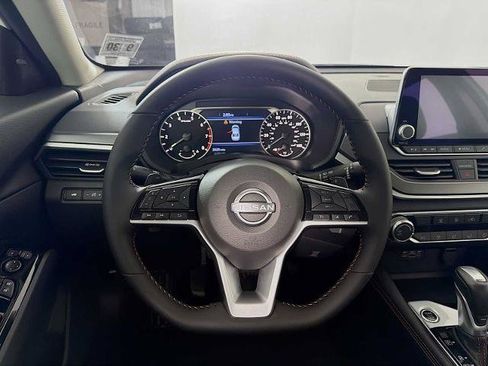 Certified 2025 Nissan Altima 2.5 SR AWD/4WD image 9