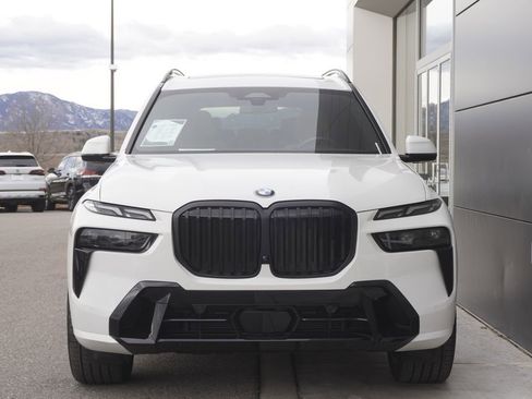 Used 2024 BMW X7 xDrive40i w/ M Sport Package image 5