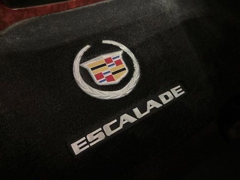 Used 2011 Cadillac Escalade EXT Luxury AWD/4WD image 36