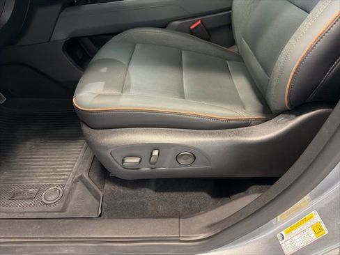 Used 2025 GMC Acadia AT4 AWD/4WD image 17