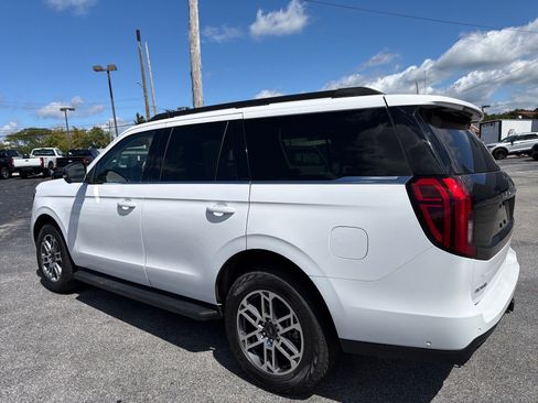 Used 2025 Ford Expedition Active AWD/4WD image 8