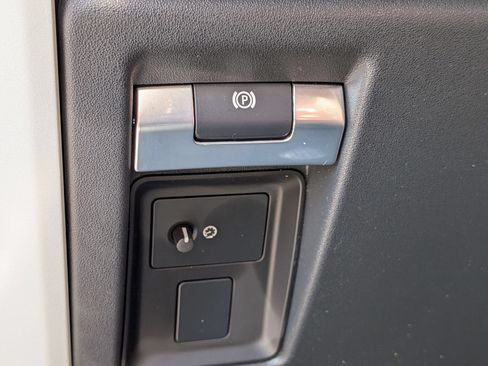 Used 2024 Land Rover Defender 110 X-Dynamic SE AWD/4WD image 17