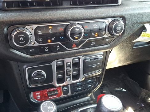 Certified 2025 Jeep Wrangler Unlimited Sport AWD/4WD image 15