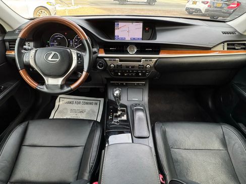 Used 2013 Lexus ES 300h w/ Luxury Pkg image 23