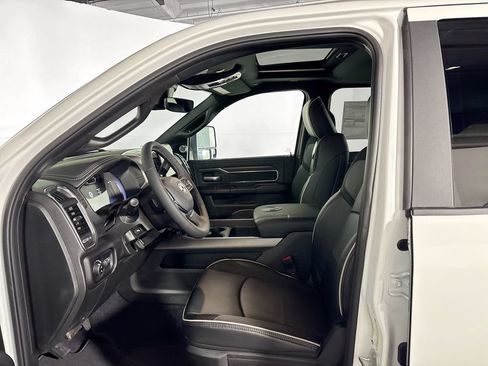 New 2026 RAM 2500 Laramie AWD/4WD image 11