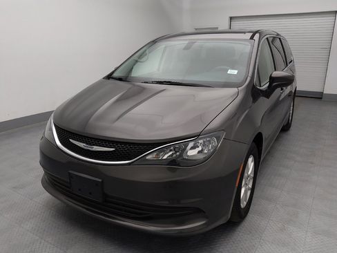 Used 2017 Chrysler Pacifica Touring image 15