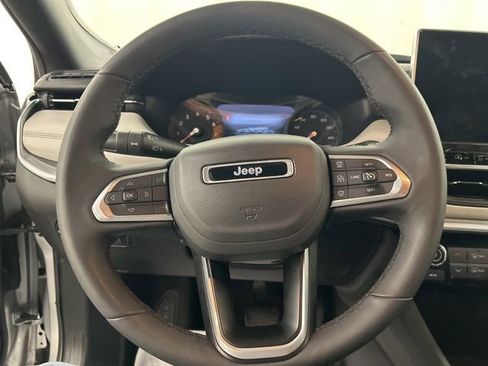 Used 2025 Jeep Compass Limited AWD/4WD image 11