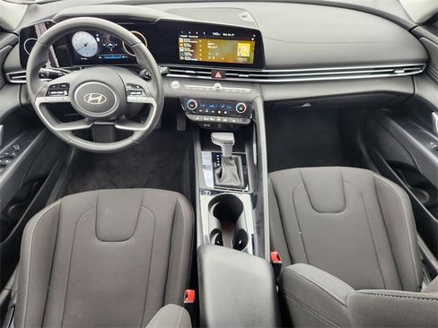 Used 2025 Hyundai Elantra SEL image 26