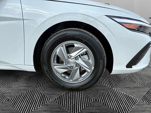 New 2026 Hyundai Elantra SE image 17