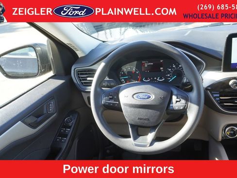 Used 2022 Ford Escape SE image 13