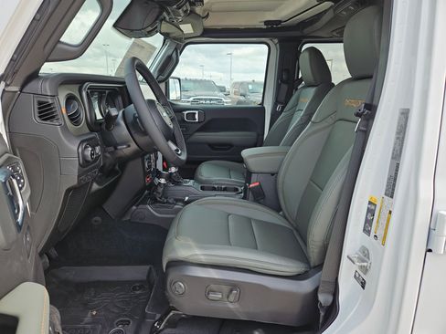 New 2026 Jeep Gladiator Mojave AWD/4WD image 9