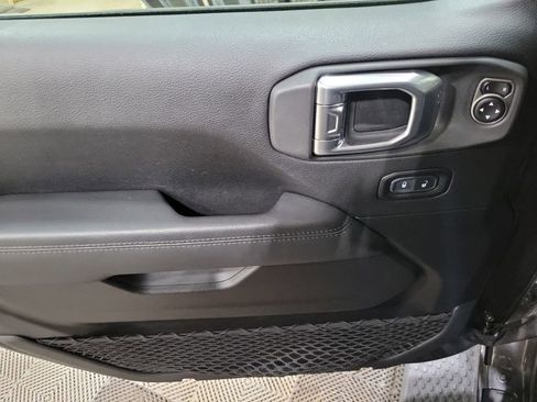 Used 2020 Jeep Wrangler Unlimited Sahara image 14