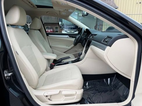 Used 2019 Volkswagen Passat 2.0T Wolfsburg w/ Wheels & Sunroof Package FWD image 21