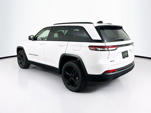 Used 2023 Jeep Grand Cherokee Altitude image 5