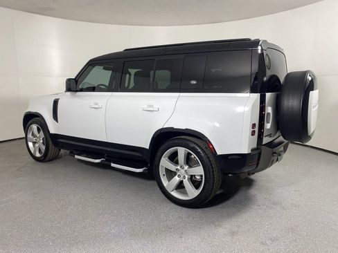 Used 2023 Land Rover Defender 110 X-Dynamic SE image 7