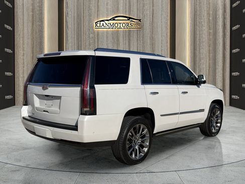 Used 2020 Cadillac Escalade Premium Luxury image 7