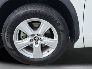 Used 2022 Toyota Highlander LE video 2