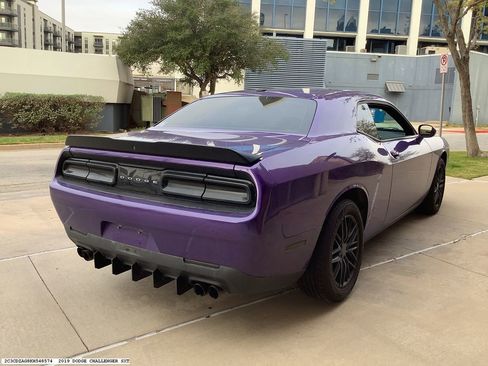 Used 2019 Dodge Challenger SXT image 6