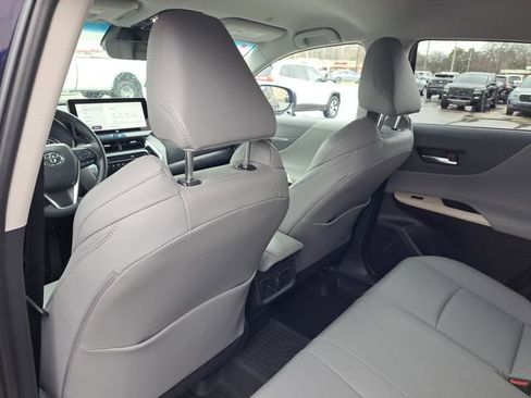 Used 2024 Toyota Venza XLE AWD/4WD image 19