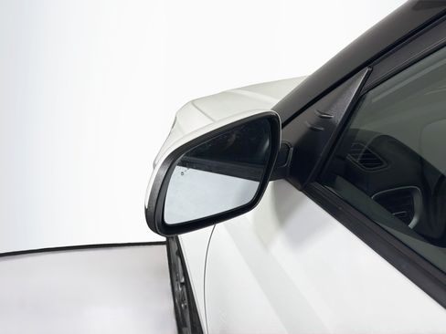 Used 2025 Hyundai Venue SEL FWD image 16