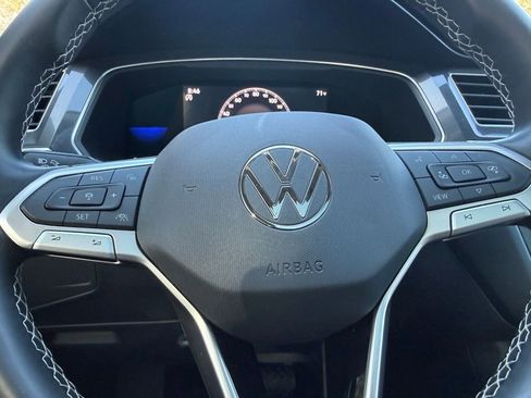 Used 2022 Volkswagen Tiguan SE image 21