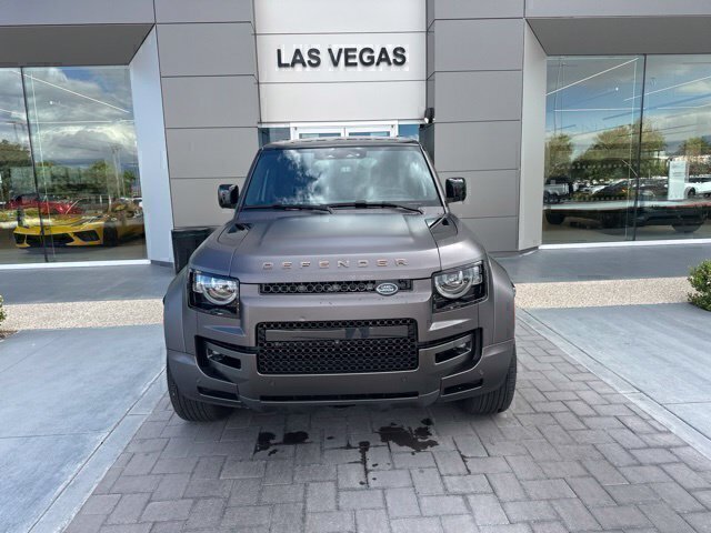 Used 2025 Land Rover Defender 110 AWD/4WD image 2
