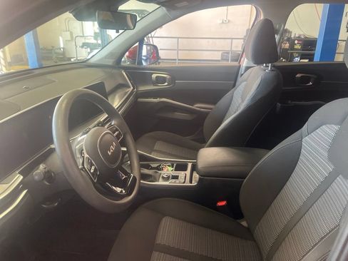 Used 2024 Kia Sorento LX FWD image 4