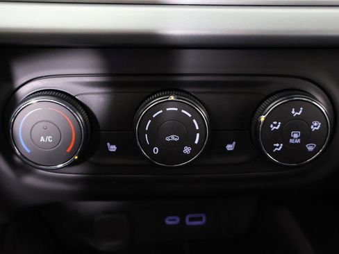 Used 2025 Chevrolet Trax RS image 42