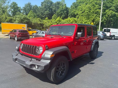 Used 2024 Jeep Wrangler Unlimited Sport AWD/4WD image 3