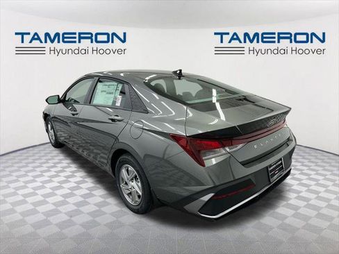 New 2026 Hyundai Elantra SE image 3