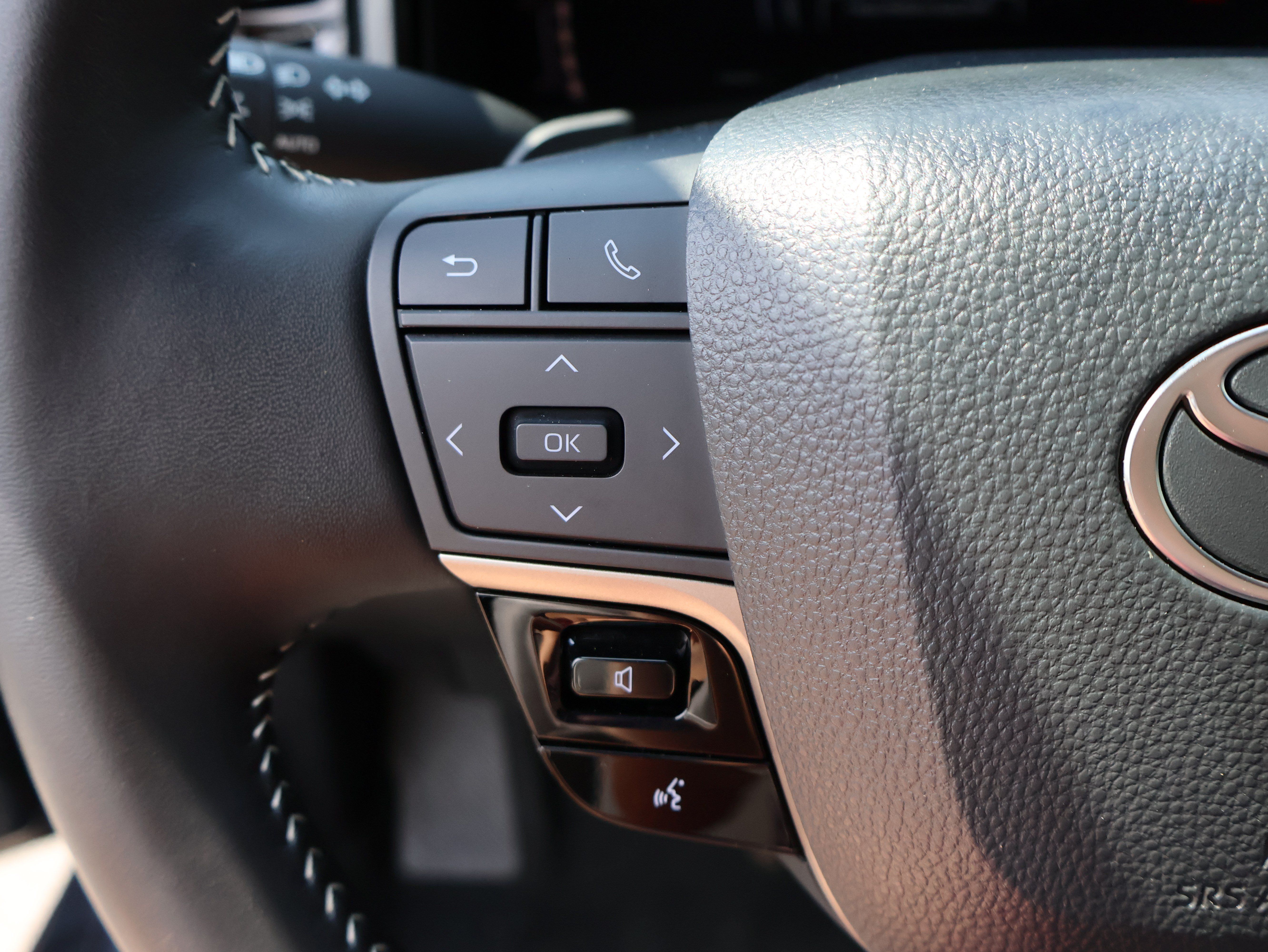 Used 2025 Toyota Camry SE FWD image 27