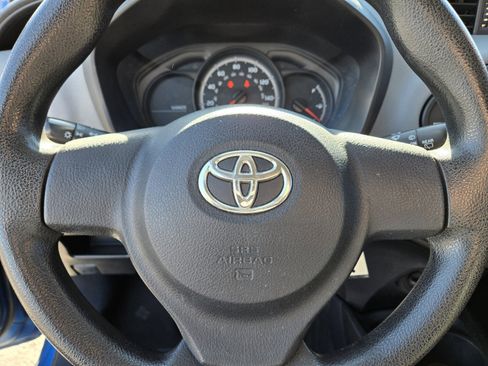 Used 2015 Toyota Yaris L image 15