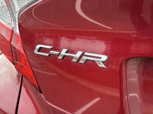 Used 2019 Toyota C-HR XLE image 17