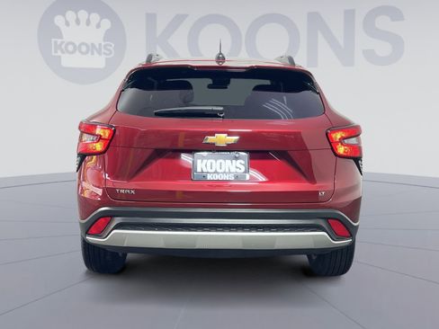 Used 2025 Chevrolet Trax LT w/ LT Convenience Package image 5