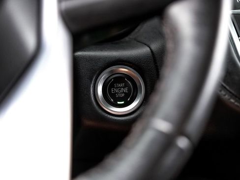 Used 2022 GMC Yukon XL SLE image 17