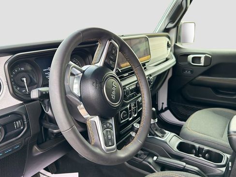 Used 2024 Jeep Wrangler Unlimited Sahara AWD/4WD image 12