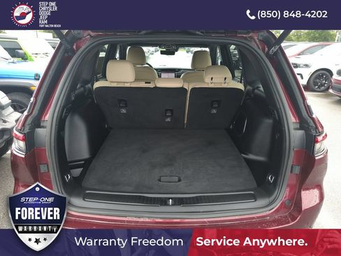 Used 2023 Jeep Grand Cherokee Limited w/ Luxury Tech Group II AWD/4WD image 28
