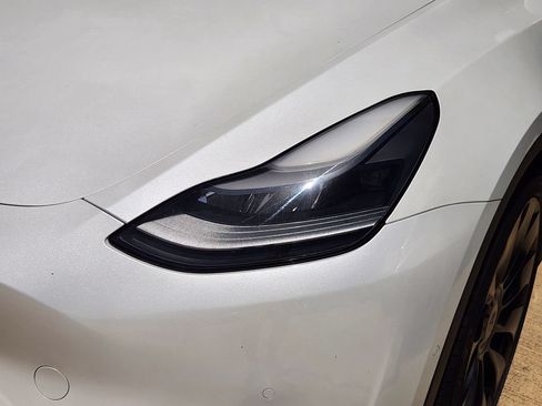 Used 2022 Tesla Model Y Performance AWD/4WD image 7