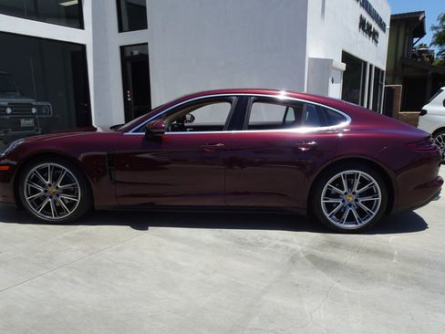 Used 2018 Porsche Panamera image 3