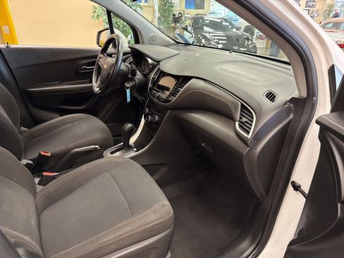 Used 2018 Chevrolet Trax LS image 16