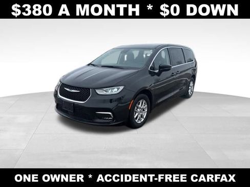 Used 2024 Chrysler Pacifica Touring-L FWD image 1