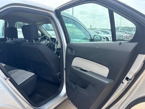 Used 2017 Chevrolet Equinox LS FWD image 18