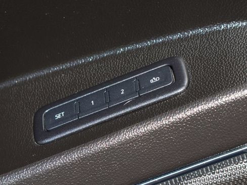 Used 2019 Chevrolet Suburban LT RWD image 19
