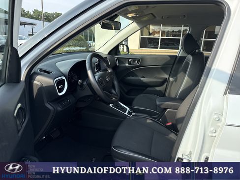 Certified 2022 Hyundai Venue Limited FWD image 13