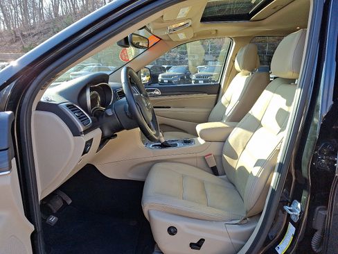 Used 2020 Jeep Grand Cherokee Limited AWD/4WD image 14