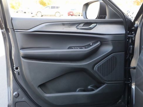 New 2025 Jeep Grand Cherokee L Laredo image 14